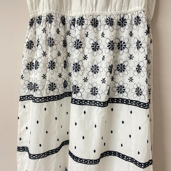 Large- Off-shoulder White Maxi Dress - Picture 5 of 6